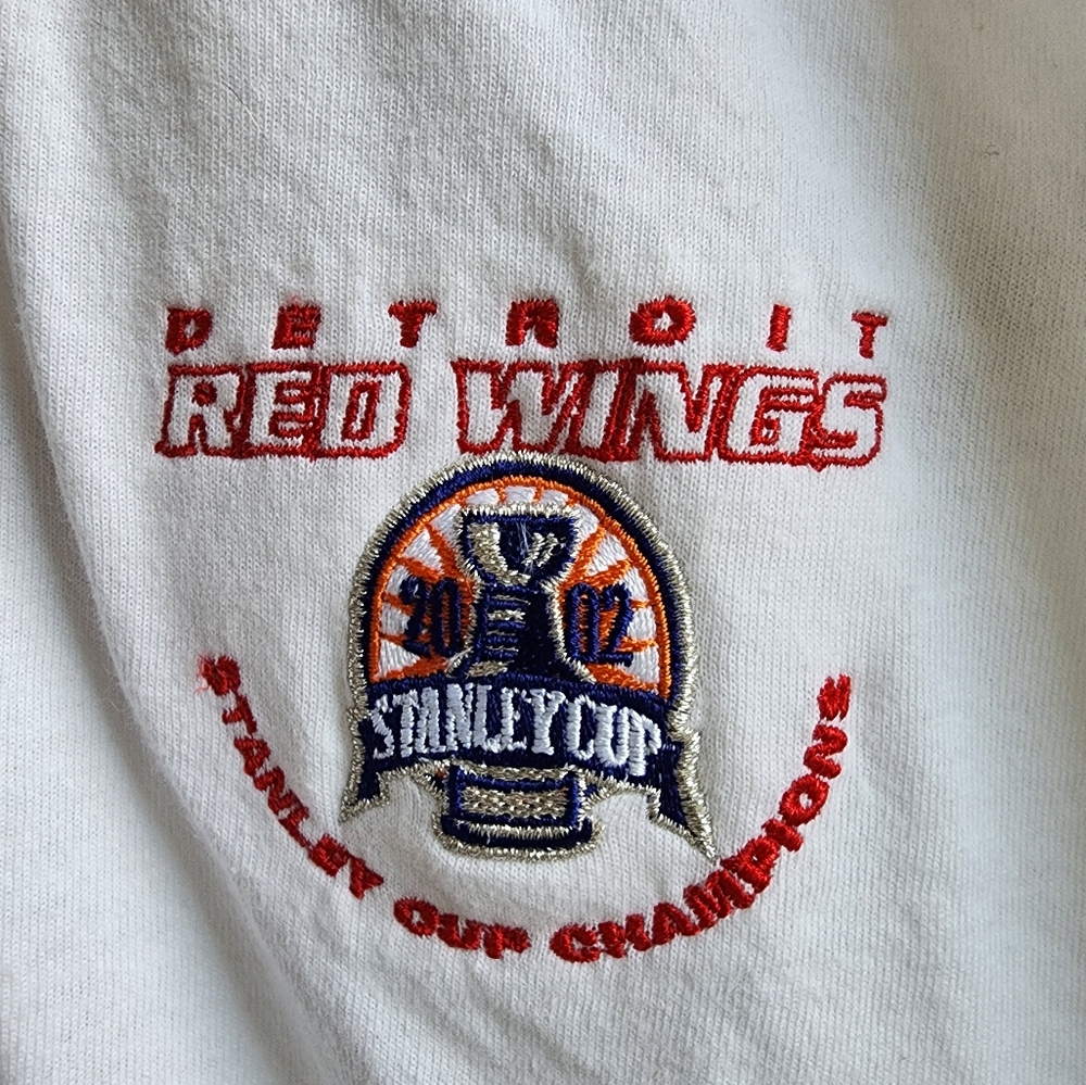 2002 Red Wings Stanley Cup Tee - Picture 2 of 5